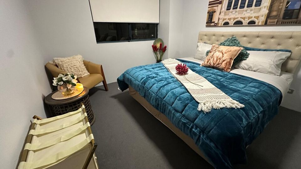 Charming to the Max with aircon in vibrant Haymarket
