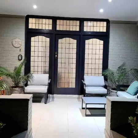 Contemporary 2 bed in Suburbs - 2081