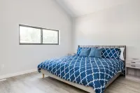 Stunning Retreat in SW Michigan! Just minutes away from wineries and breweries.