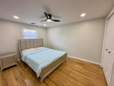 Charming 3-bedroom house with WiFi, AC in serene Fairfield Các khách sạn gần Henry C Reid & Son Jewelers