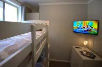 Ella's Beach Haven Hotels in Batehaven