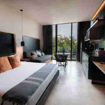 Cozy studio in fabulous Playa del Carmen just a few steps to beach, gym, WiFi Rooms
