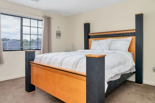 Charming 1-bedroom apartment with WiFi, AC in brilliant East Windsor Hotel a East Windsor