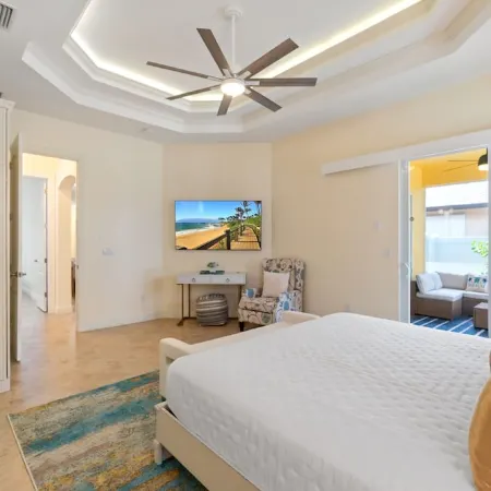 Sunshine & Good Times! Spacious Home w/ Pool & Spa