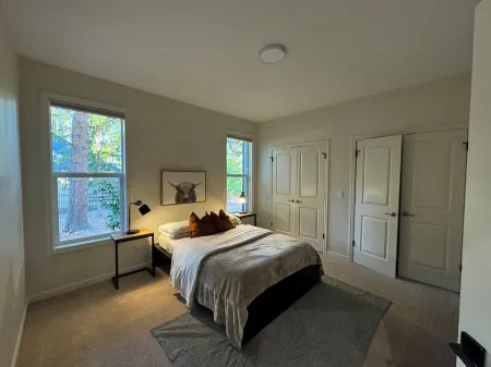 Charming 3-bedroom house, secluded with Mountain views.