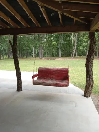 Cozy cabin in tranquil Dunlap with WiFi. Close to Fall Creek Falls state park.