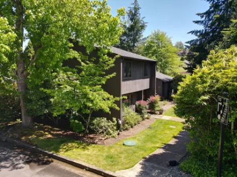 Elegant Townhome, park-like setting. Local event transportation provided.