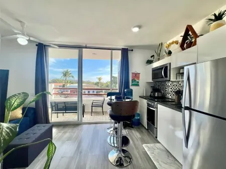 Elegant Coastal Studio; just minutes from the beach