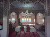 Exceptional villa, secure parking, 5 mins from the highway