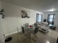 Charming 2-bedroom house in Hialeah with WiFi and AC