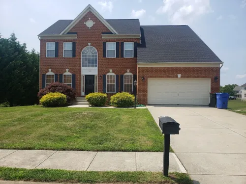 Small Town but Contemporary 2 Bdrm / <br>1 Bath / Full Kitchen / Patio / Private