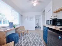 Old Palm Springs Style Apartment!