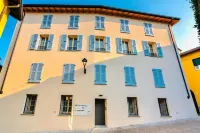 Luxury residence in the historic center فنادق في Iseo