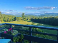 Jaw-Dropping Views. Gorgeous 4-Bed, Free Golf, Hiking Trails + the Lake - Homestays