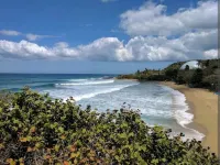 Koral de Alejandro Beach House-Walking distance to beach, town and Fun! Charming