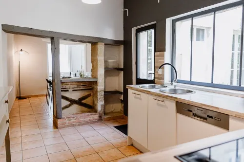 Maison Madeleine, Charmante Maison de Cœur de Ville Avec Extérieur, 12 Personnes Hotels in La Fleche