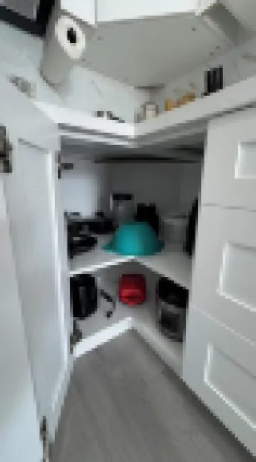 Private apt, king bed, laundry inside