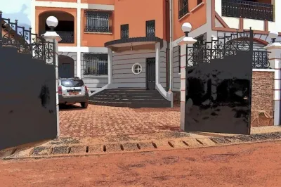 Bafoussam Centre: Furnished apartment with all comforts 4 P, 3 bdrms, ideal for families Hotels in 