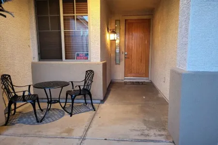 Spacious 4-bedroom house in delightful Avondale with WiFi, AC