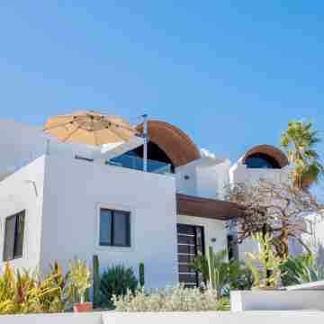 Spacious 5-bedroom new villa in marvelous Cabo Bello with full staff included Hotel Exterior