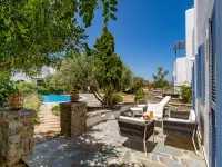 Sanders Paros Gardens - Sweet 1-Bdr Apt w Patio