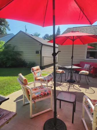 ONE BLOCK from GRAPE JAMBOREE in DOWNTOWN GENEVA!