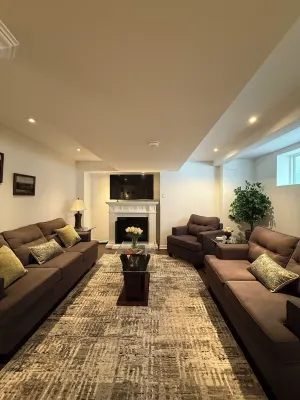 Spacious Entire Lower Level Suite 鄰近Kortright Centre for Conservation的酒店
