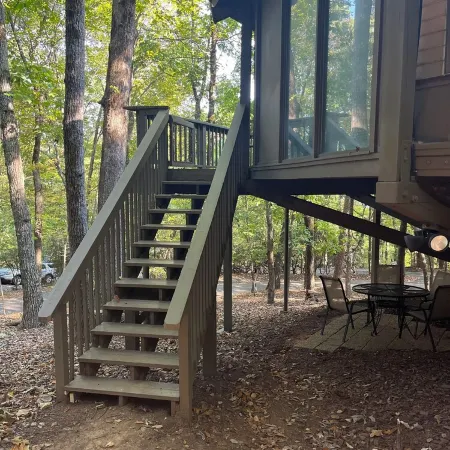 "PEACE IN A POD" CHARMING 2-Bdrm cabin right in the middle of Big Canoe!