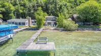 Beautiful Beachfront Home on Crystal Lake Hotel a Lake Township