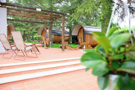 Rifugio DiVino Dormire in Una Botte Glamping Nella Tenuta Vitivinicola