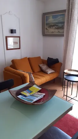 Confortable Maison Dans le Quartier "historique" des Pêcheurs 150m de la Plage Отели в г. Плобаналек-Лескониль