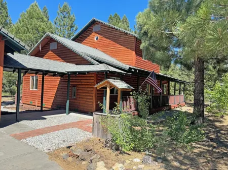 Hat Creek Cabin in Old Station, near fishing, hiking, Lassen, & Burney w/ 3 bdms
