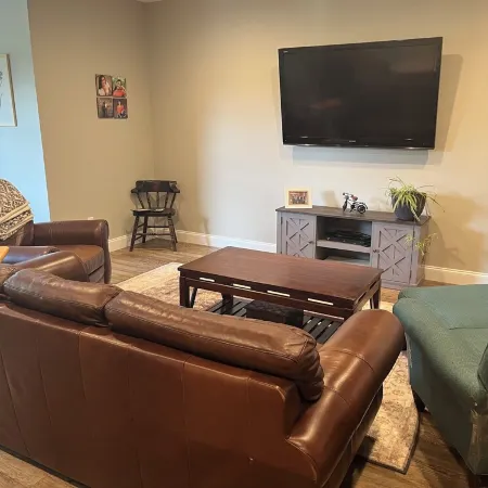 Spacious 2-bedroom apartment near Clemson University and Lake Hartwell.