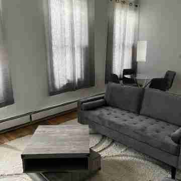Lovely Room in a 2 bedroom Harlem Apt Others