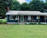 Flower Farm 3BR/2BA Mid-Century Farmhouse Near Mammoth Cave