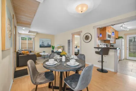 Newly remodeled 2 bedroom house fast wifi in Imperial Beach Отели в г. Империал Бич