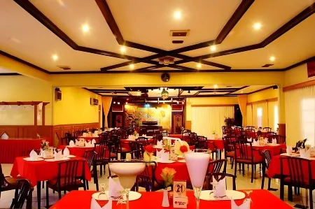 Urbanview Hotel Crown Tasikmalaya by RedDoorz Отели в г. Cipedes