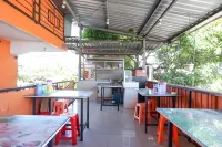 RedDoorz at Oxy Residence Manado Hotels in Malalayang