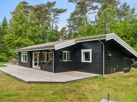 "Nititzki" - 600m from the Sea Отели в г. Нюкёбинг