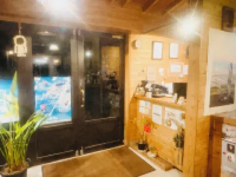 บ้านพักและร้านกาแฟชายหาดฟูเอโก้, โฮสเทล