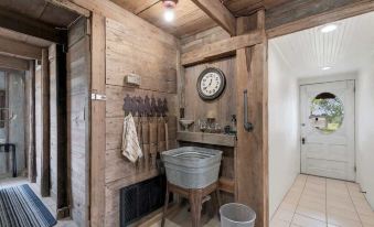 Gorgeous Barn Cabin 10Min from Main St!