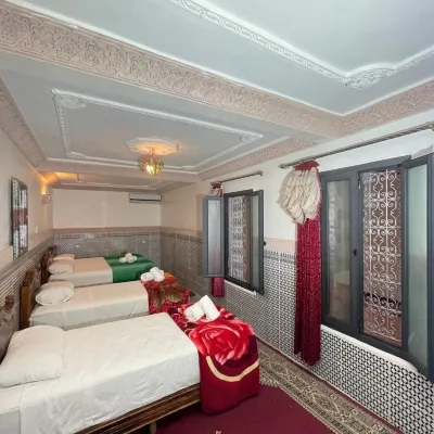La Casa Espanyola Hotels near Al Attarine Madrasa