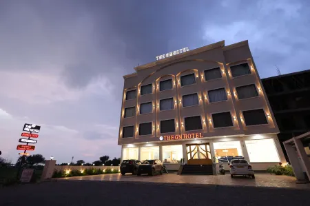 The GM Luxe Hotel Near Shree Khatu Shyam Ji Mandir Отели рядом с достопримечательностью «KHATU SHYAM JI»