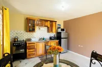 Lovely 1-bedroom apartment in Mandeville with WiFi, AC in safe and private area
