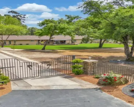 Granite Bay Getaway - Relaxing oasis with Jacuzzi. Hotels in Granite Bay