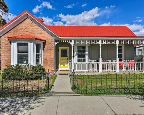 Chic Downtown Home w/ Grill, Steps to Main Street! Ξενοδοχεία στην πόλη Buena Vista