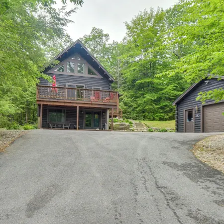 All-Season Log Cabin Escape 11 Mi to Cranmore Mtn