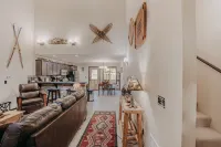 Glacier Springs Cabin 89 Cedar and Log Cabin Close to Skiing and Hiking Hotels in Deming