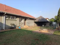 JM TOURS & SAFARIS GUEST House