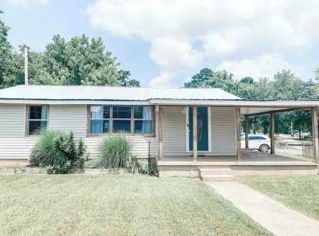 Lake Daze Chalet with hot tub